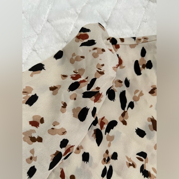 NWOT SHEIN | “Emery Rose” Neutral Print Notched Neckline Lantern Sleeve Blouse - Picture 3 of 7